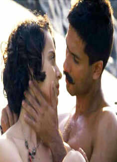 Kangana opens up on kissing Shahid and intimate scenes