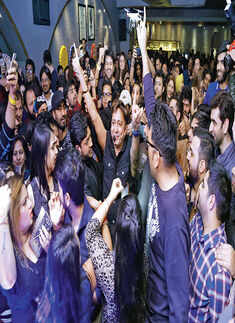 Sukhwinder Singh performs in the city