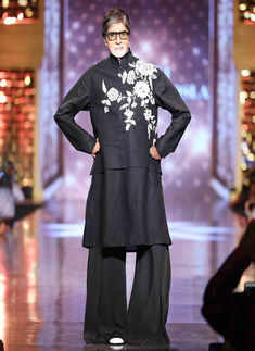 Amitabh, Varun, Alia & other stars walk the ramp for a cause!