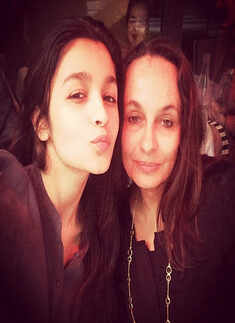Alia Bhatt pouts