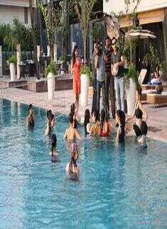 PFMI '10: Girls play Volleyball