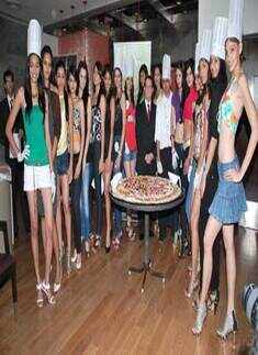 PFMI'10 finalists make giant pizza