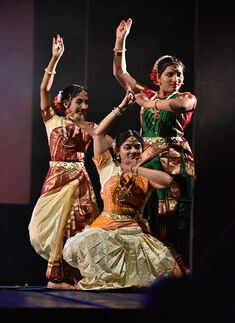 Dance tribute to Ashwini Ekbote