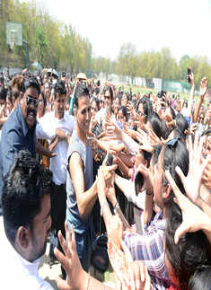 Akshay Kumar with fans during the promotion