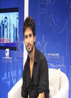 Shahid's new look for 'Mausam'
