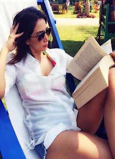 Kim Sharma reads book