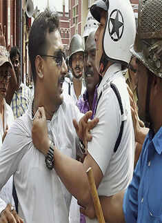 Youth Congress protests against Mamata govt
