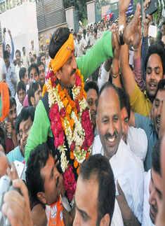 Kejriwal must resign, BJP will clean Delhi in 4 months, says Manoj Tiwari