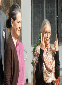 Sonia Gandhi with Sheila Dikshit