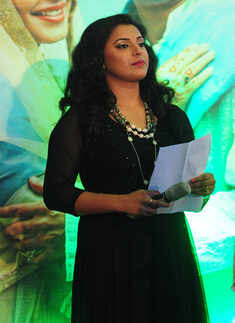 Jewel Mary gets clicked on the stage during Hadiya promotions