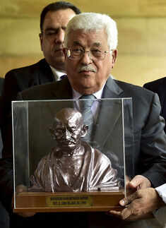 Palestinian President Mahmoud Abbas visits India