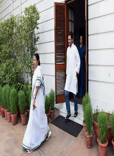 Mamata Banejee leaves after meeting Sonia and Rahul Gandhi