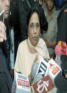 Mayawati meets Dalit victims of Saharanpur riot
