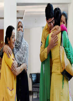 An emotional Uzma meets her family