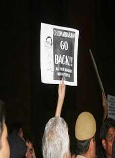 Chidambaram visits JNU