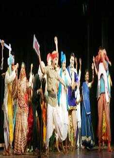 Play: 'Ajab Das Ki...'