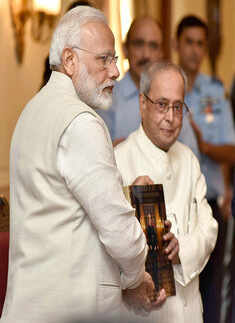 Pranab Mukherjee and Narendra Modi at book release ceremony