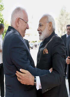 Reuven Rivlin greets Prime Minister Narendra Modi