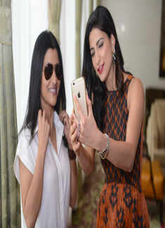 Konkona Sen Sharma and Aahana Kumra taking selfie