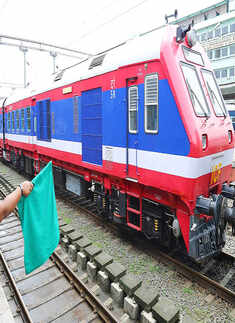 DEMU train with solar-powered coaches