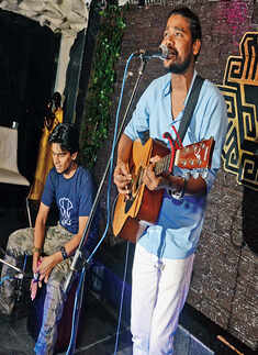 Rewa band played some entertaining tunes