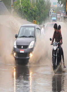 Heavy monsoon rains lash India