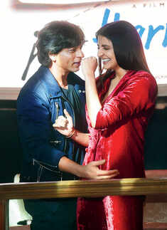 SRK, Anushka party in the city