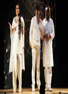 Play: 'Aasman Se Gire...'