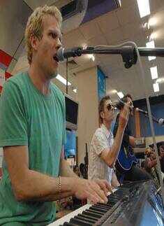 Three Member Band in city