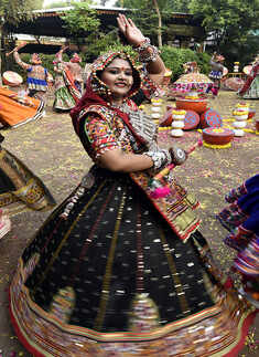 Dancers rehearse Garba ahead of Navratri