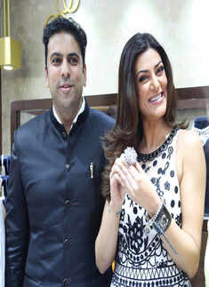 Saurabh Gadgil, Sushmita Sen