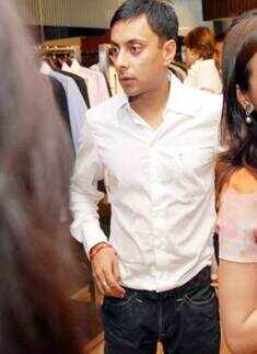 Store launch: 'Aza men'