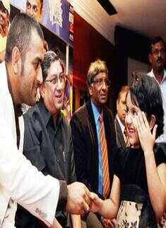 Dhoni & Sakshi @ Cricket Club