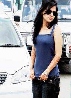 Dhoni & Sakshi leave for Sri Lanka