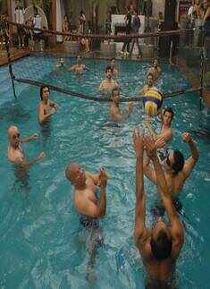 Model hunt pool party 