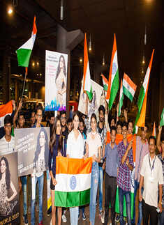 Miss India finalists and Manushi's fans