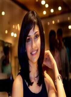 Prachi @ jewellery showroom