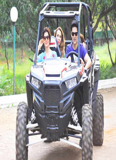 Rumoured girlfriend Iulia Vantur & ex-flame Sangeeta Bijlani bond over Salman&rsquo;s birthday