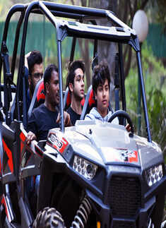 Nirvaan Khan with kids at Salman's birthday