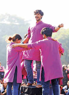 DU's fest season kicks off with hard-hitting street plays