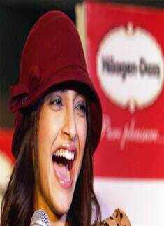 Sonam promotes 'Aisha'