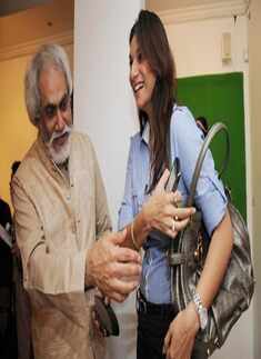 Art show at 'Art Alive Gallery'