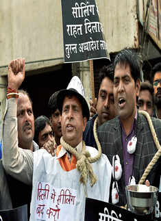 Traders observe bandh against sealing drive in Delhi