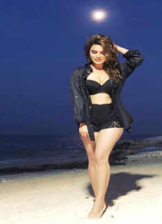Aashka Goradia turns up the heat in Andaman