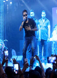 Mankirt Aulakh performs at Hans Raj College