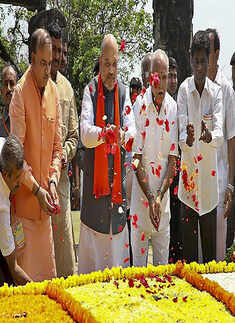Amit Shah visits poll-bound Karnataka