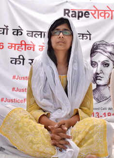 Swati Maliwal continues hunger strike against Unnao, Kathua rape cases