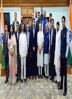 President Kovind & PM Modi meet Gold Coast CWG medallists