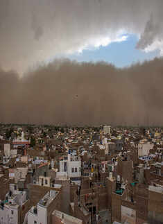 Dust storm, rain kill at least 90 in north India