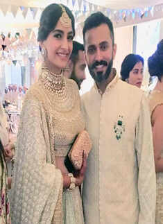 Inside pictures of Sonam Kapoor & Anand Ahuja glittery sangeet ceremony